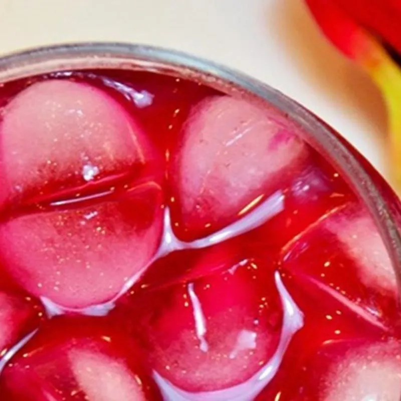 Thành phẩm siro dâu tằm với đá