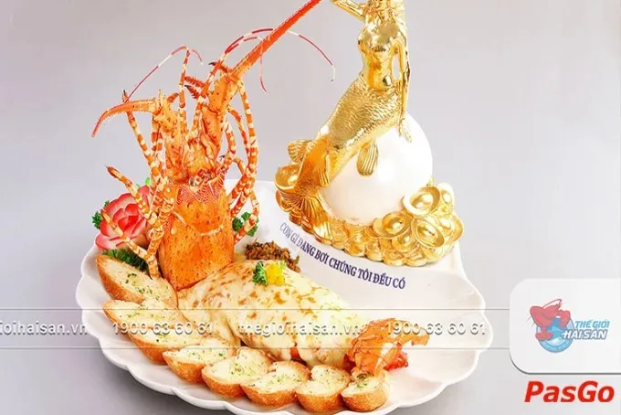 Không gian nhà hàng Thế Giới Hải Sản Điện Biên Phủ với thiết kế hiện đại, bể hải sản tươi sống