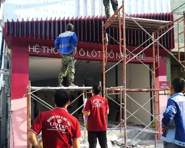 Lắp đặt và thi công bảng hiệu