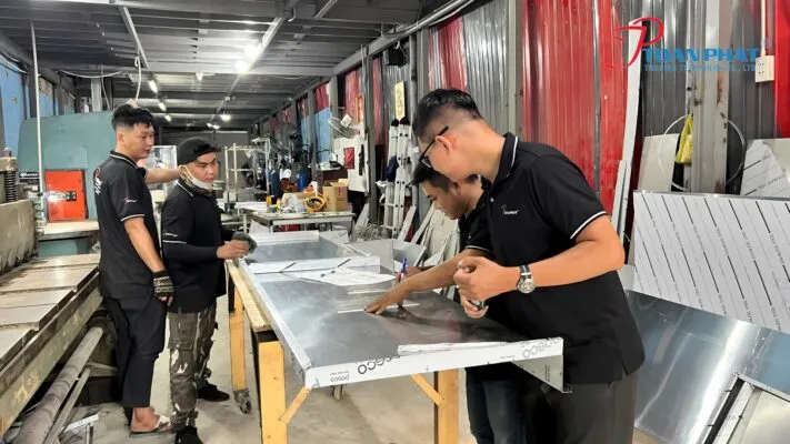 Thi công các thiết bị tại xưởng Toàn Phát