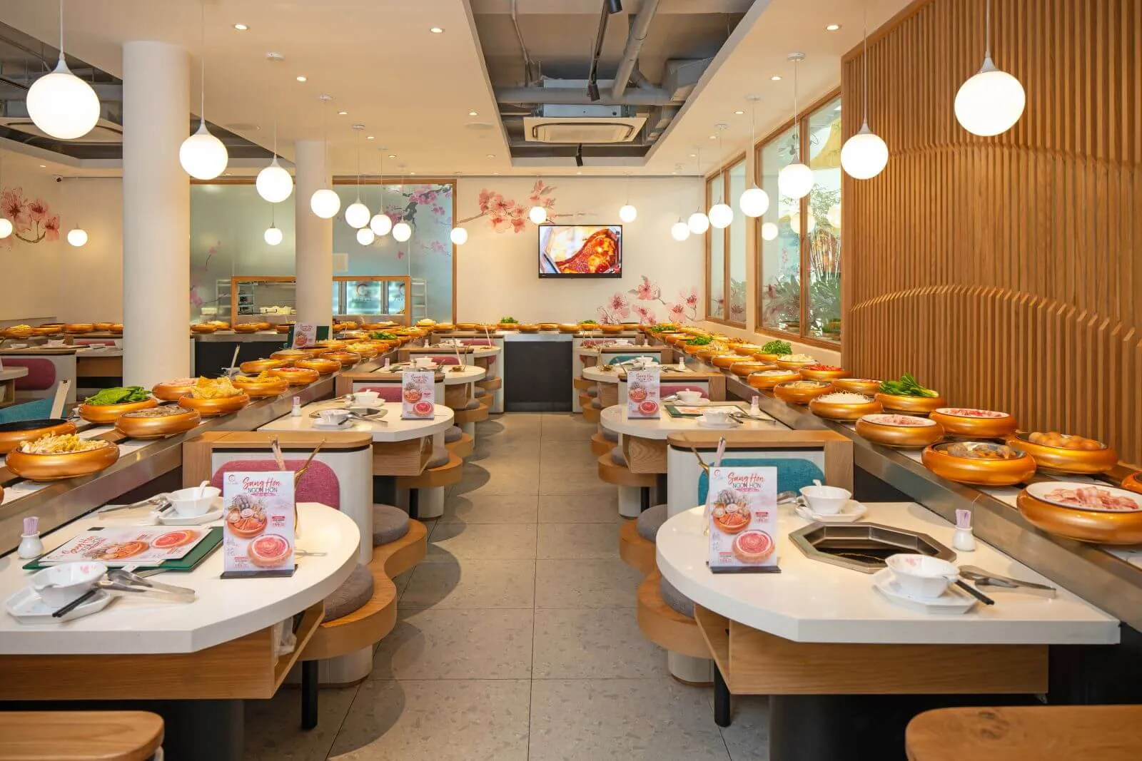 Mặt bằng nhà hàng buffet hiện đại với quầy trung tâm