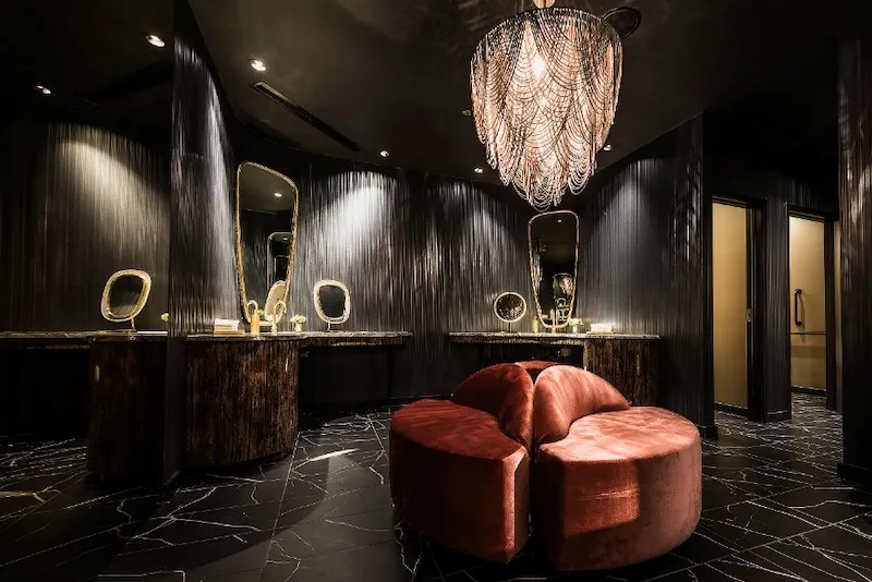 Phong cách sang trọng và đẳng cấp mang đến nhà vệ sinh quý phái, kết hợp vật liệu cao cấp và bố cục tinh tế để tạo ấn tượng chuyên nghiệp