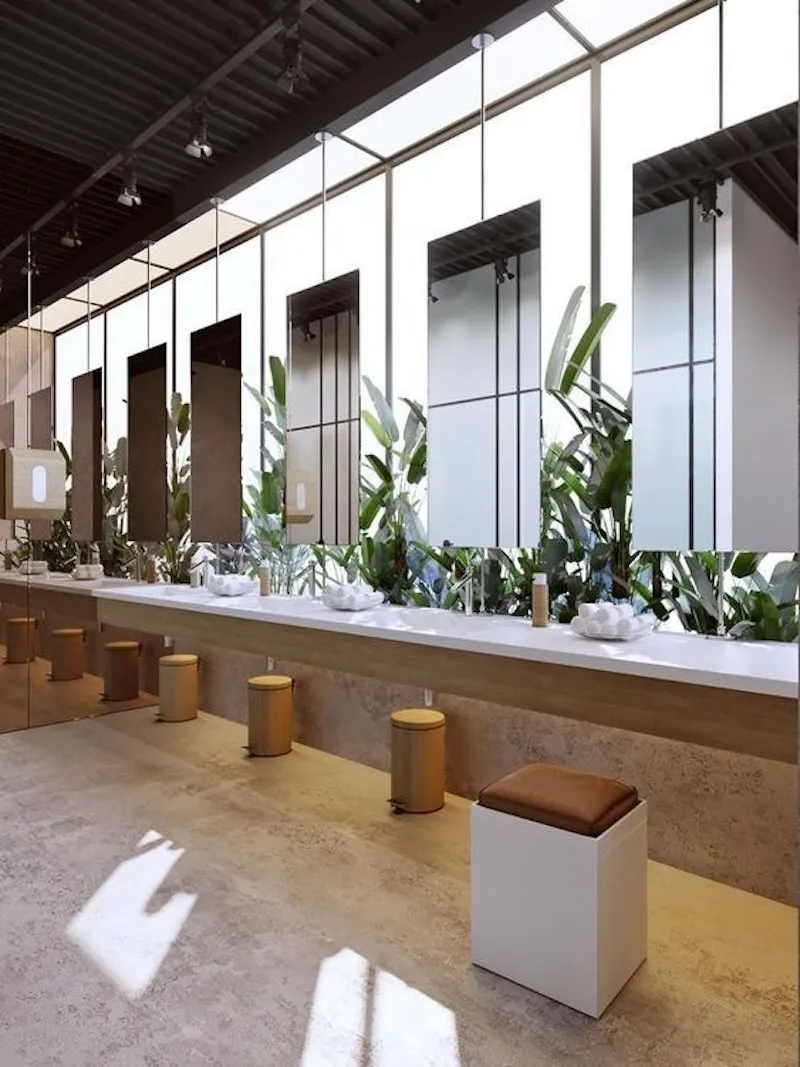 Cây xanh trang trí, chậu hoa nhỏ và các yếu tố thiên nhiên tạo cảm giác thư thái, cải thiện trải nghiệm khách hàng và tăng tính thẩm mỹ cho nhà hàng