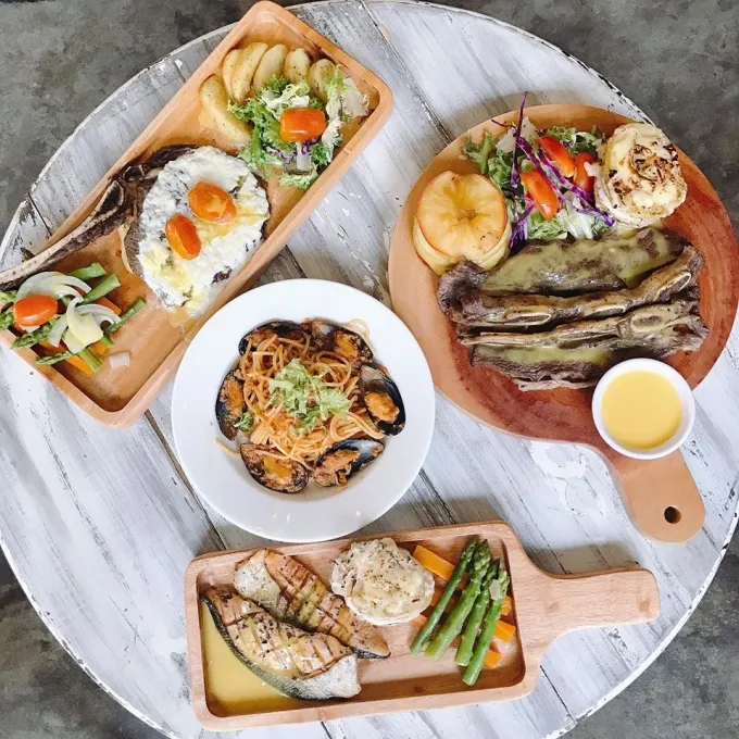 Thực đơn kết hợp Huế - Âu