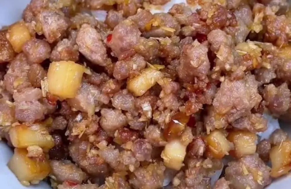 Món thịt băm rang sả tỏi và nấm đùi gà