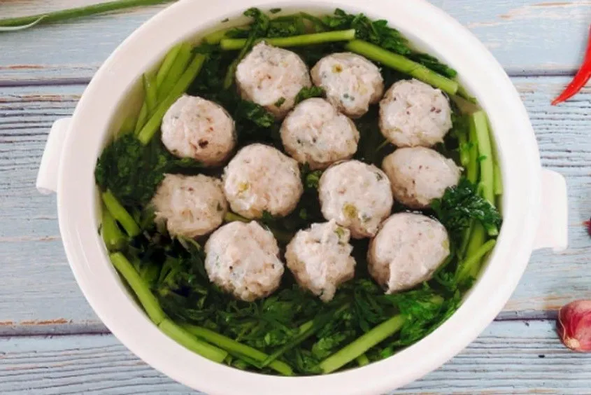 Canh rau má bò viên thanh nhiệt