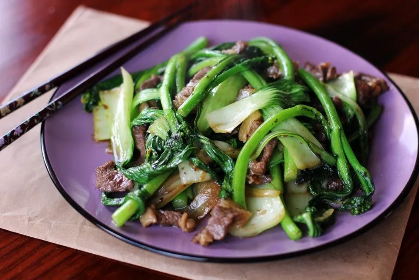 Thịt bò xào cải xanh giàu chất sắt