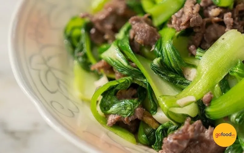 thit-bo-ket-hop-voi-rau-cai-ho-tro-he-tieu-hoa