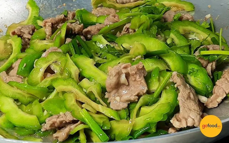 Mướp đắng xào thịt bò thành phẩm