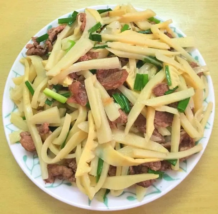 Thành phẩm món thịt bò nấu măng chua đẹp mắt và giàu dinh dưỡng cho bữa cơm gia đình