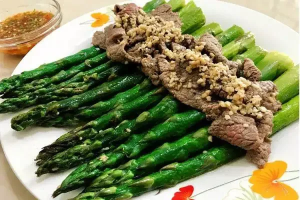 Món thịt bò xào măng tây thơm ngon chuẩn vị