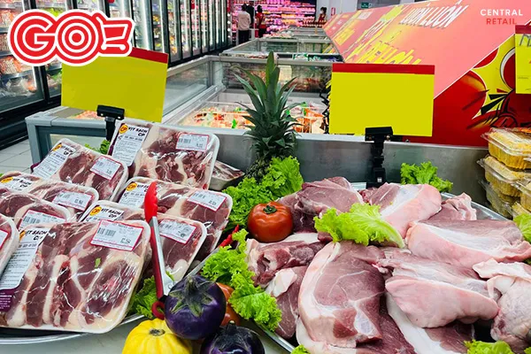 Lựa chọn thịt heo tươi sống tại các cửa hàng uy tín như GO! hoặc Korea House