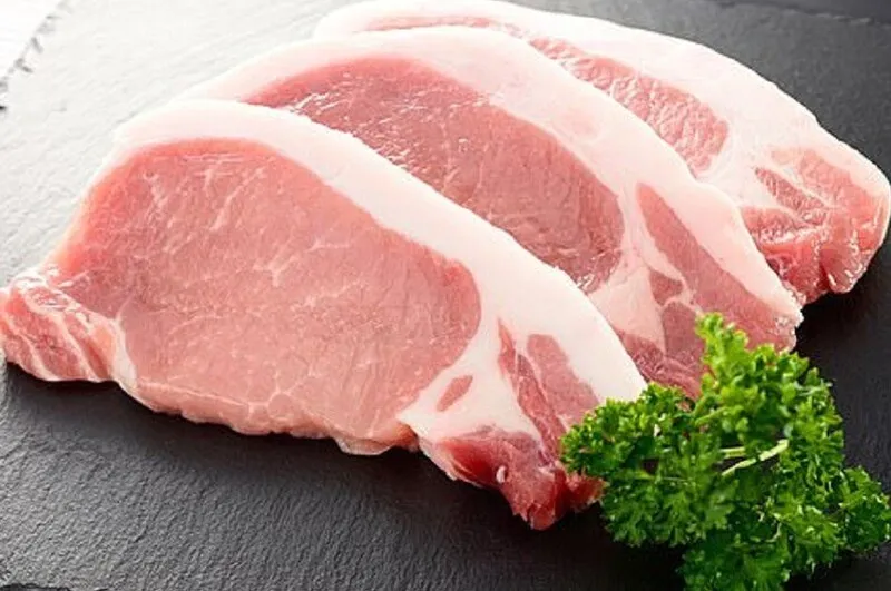 Cách chọn thịt heo tươi ngon có lớp mỡ và nạc kết dính