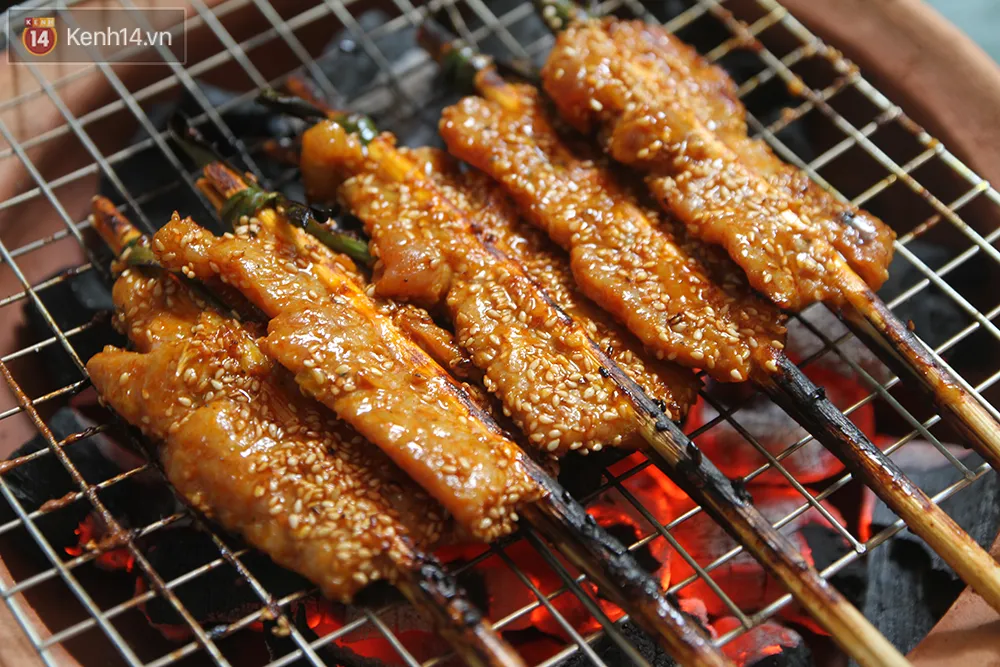 Món thịt nướng thơm lừng sẵn sàng phục vụ thực khách.