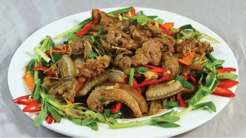 Món thịt thỏ xào lăn thơm ngon đậm đà với nước cốt dừa béo ngậy