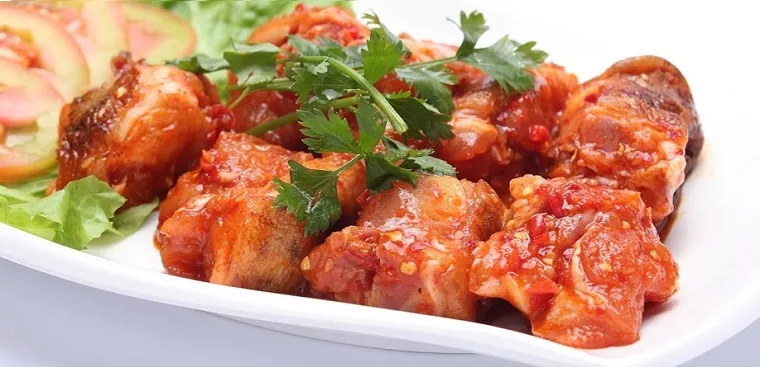 Thịt thỏ nướng thanh trà với màu sắc vàng ươm và hương thơm độc đáo