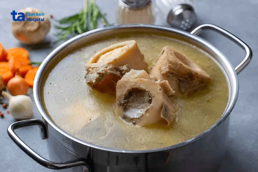 Nước hầm xương bò, gà, cá chứa gelatin dễ hấp thu