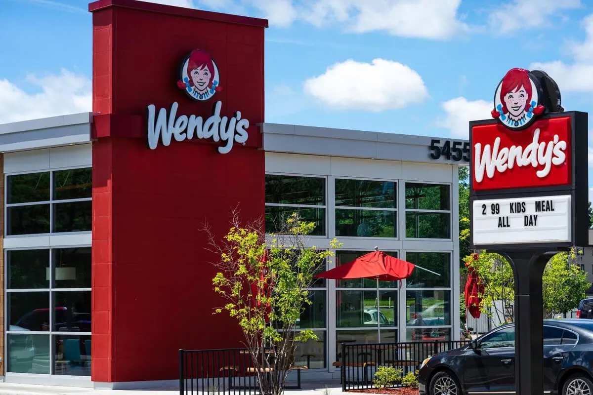 Wendy's thu hút với logo thân thiện, dễ thương