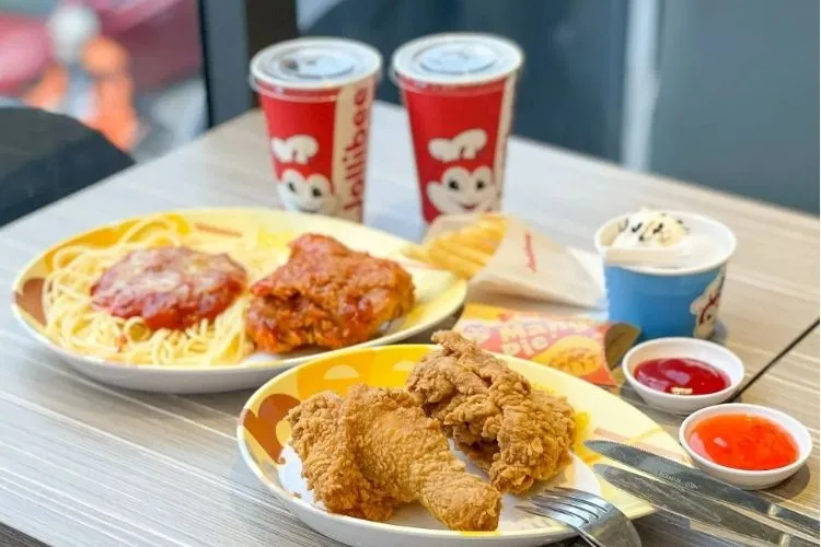 Jollibee - thương hiệu gà rán biểu tượng của Philippines được trẻ em Việt yêu thích