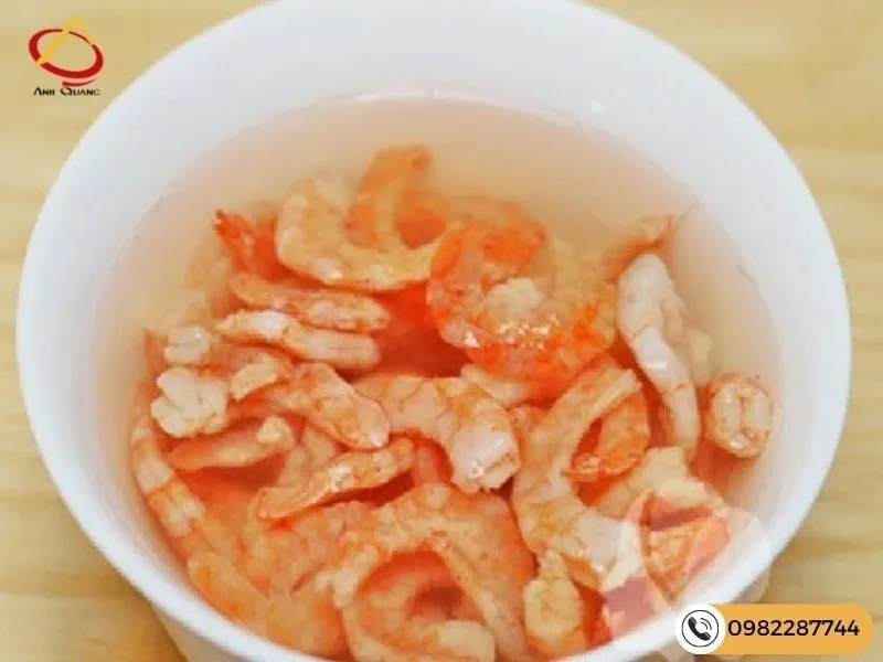 Xử lý nguyên liệu thô trước khi chế biến nước sốt