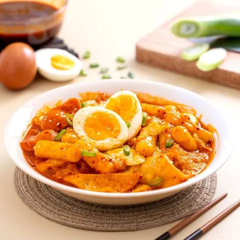 Nấu Tokbokki truyền thống tại nhà