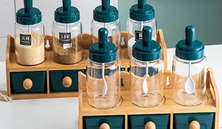 Bộ đựng gia vị kèm kệ gỗ màu xanh ngọc lục bảo