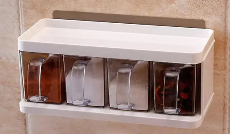 Bộ đựng gia vị kèm kệ dán tường