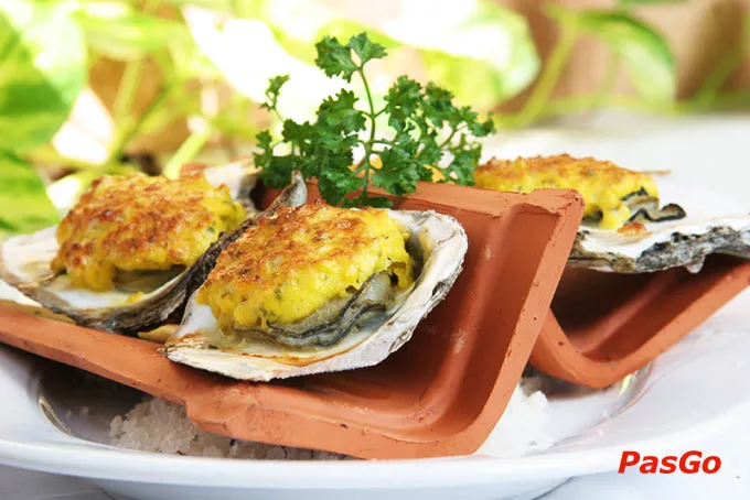 Bể hải sản tươi sống tại Ngọc Sương Sài Gòn