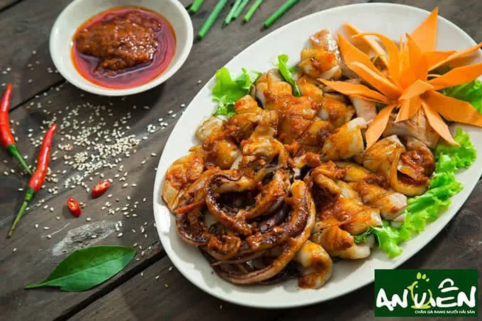 Tom Thai Hàng Bún - Nhà hàng Thái Lan giữa lòng Phố Cổ với món lẩu tom yum đặc trưng