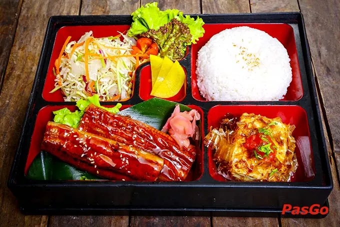 Sushi và Sashimi tại quán ăn ngon gần Mỹ Đình