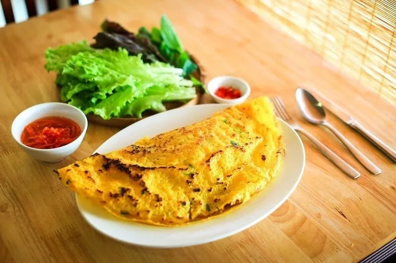 Bánh xèo Giếng Bá Lễ vỏ giòn vàng với nhân tôm thịt