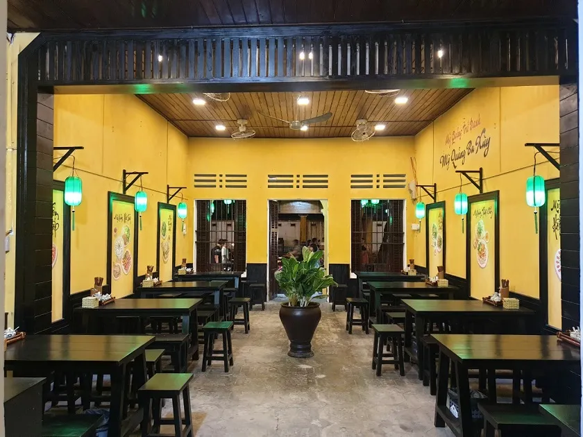 Tô mì Quảng Ba Xùy với sợi mì to cắt tay