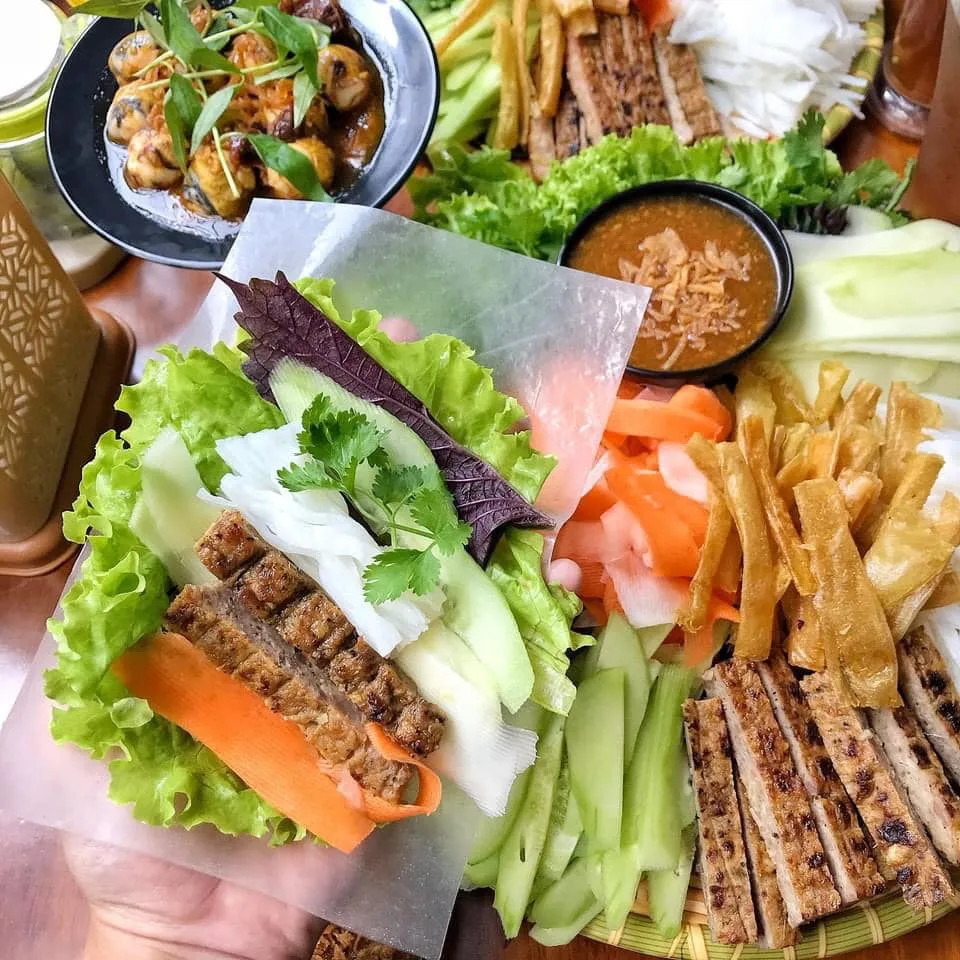 Món nem nướng cuộn