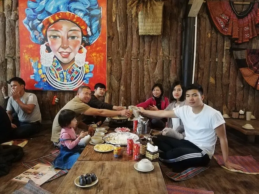 Mâm cỗ vùng cao đầy màu sắc tại Pao Quán