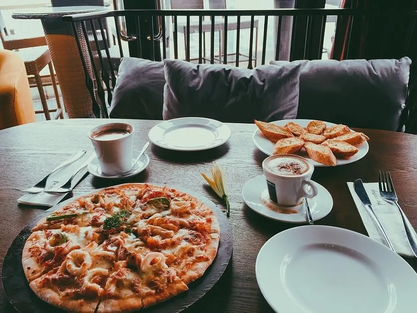 Không gian thưởng thức bữa tối sang trọng tại The Rooftop