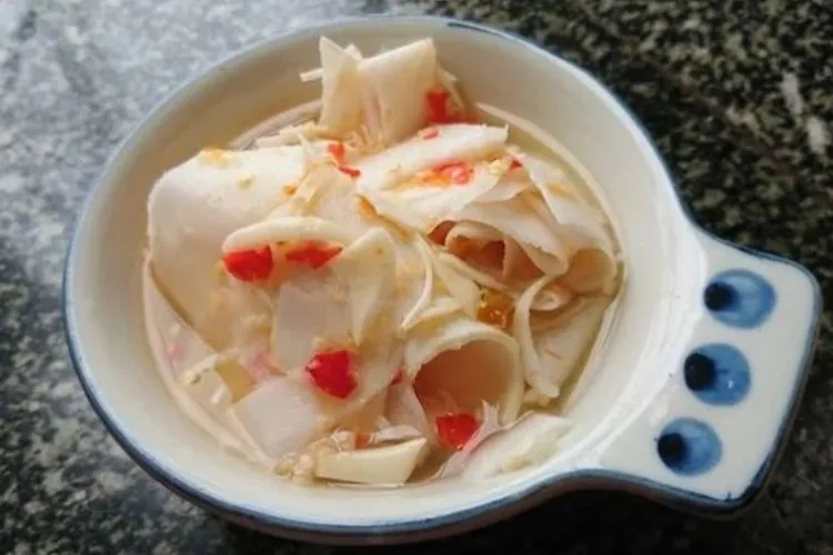 Món canh măng chua mang lại hương vị thanh mát và nhiều giá trị dinh dưỡng cho sức khỏe gia đình