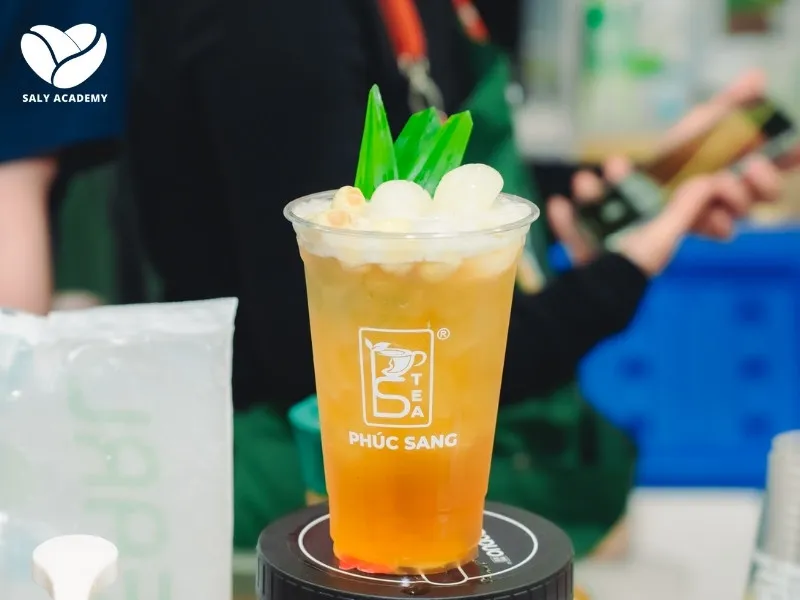 Trà nhãn hạt sen mang đến hương vị thanh mát và dịu ngọt