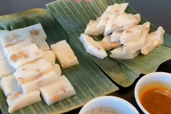 Trải nghiệm hương vị bánh đúc lạc dừa cùng tương bần
