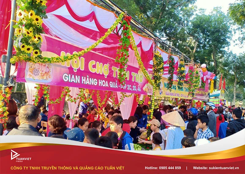Sự kết hợp giữa trang trí đẹp và món ăn ngon tạo nên thành công cho gian hàng ẩm thực