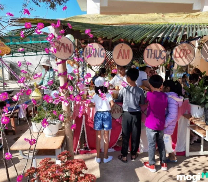 Gian hàng ẩm thực mang đậm hương vị Tết