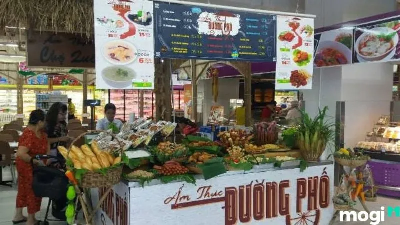 Gian hàng phong cách đường phố với bảng menu viết tay