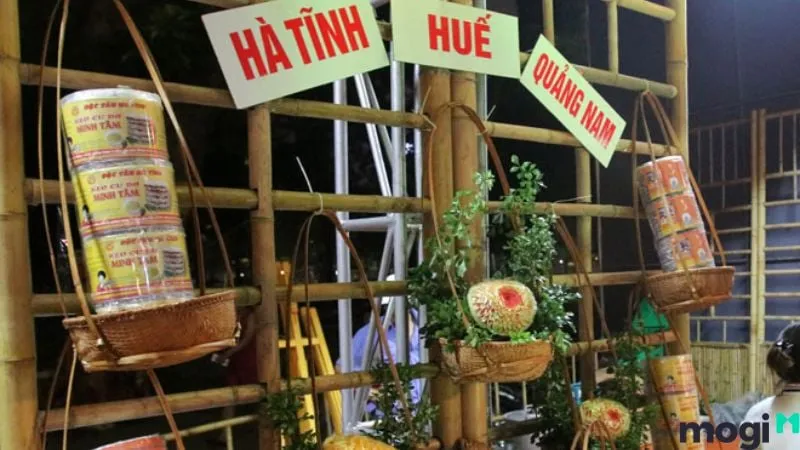 Gian hàng ẩm thực mang đậm nét quê hương