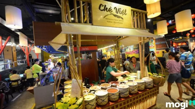 Gian hàng tập trung vào món đặc sản nổi tiếng