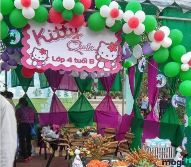 Gian hàng thiếu nhi với backdrop sáng tạo