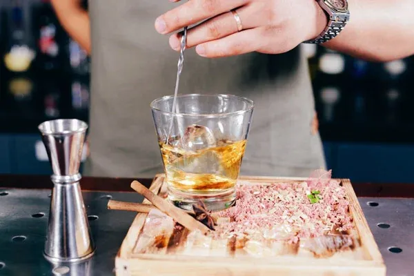 Nghệ thuật sắp đặt đồ uống theo phong cách tiểu cảnh sang trọng