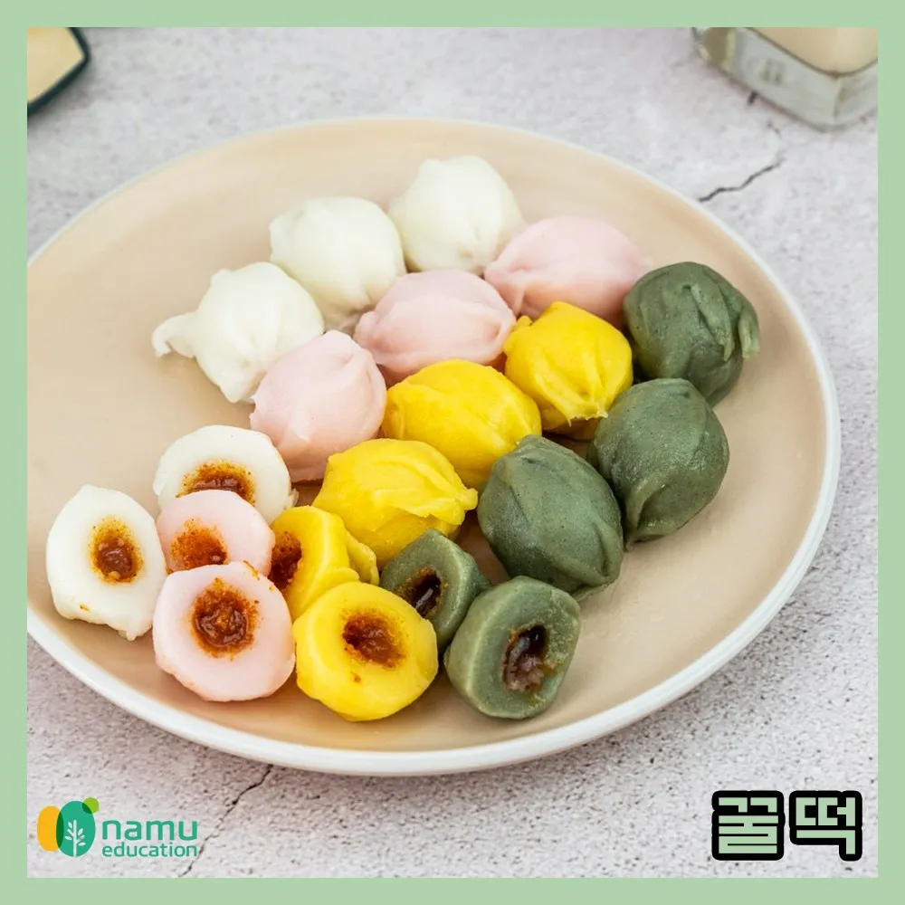 Bánh gạo Ggultteok nhỏ xinh ngập tràn vị mật ong