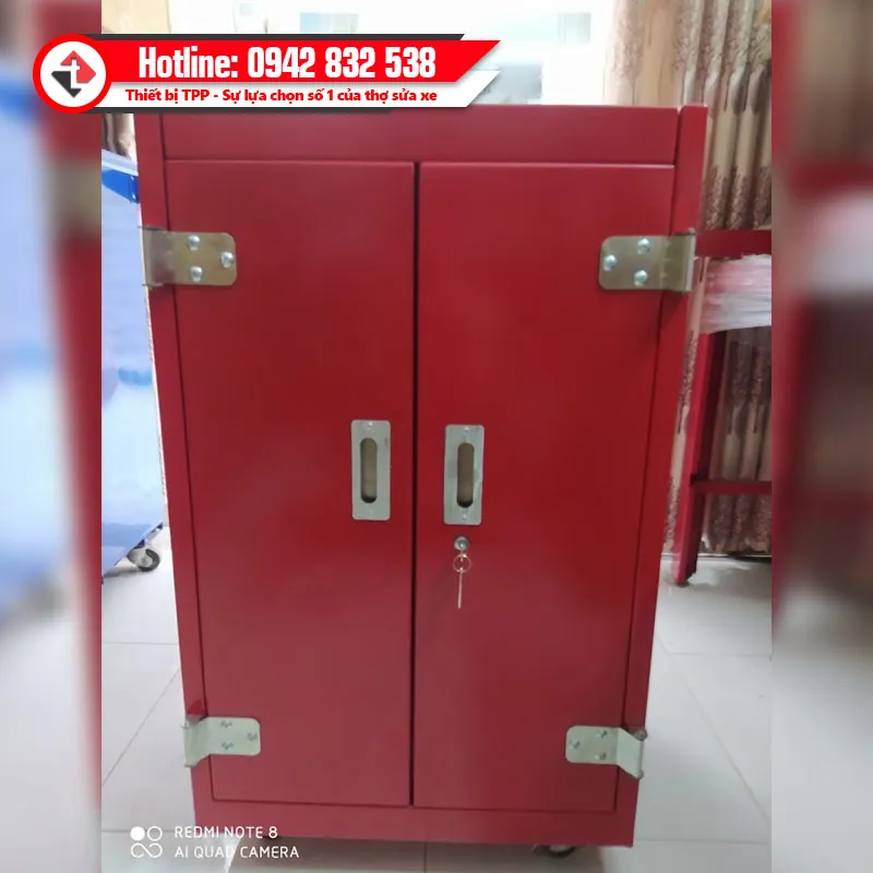 Chi tiết 20 móc treo và 2 hộc phụ trên cánh tủ