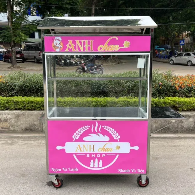 Tủ kính bán bánh mì màu hồng
