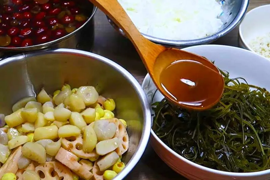 Ướp nước đường vào các món ăn kèm