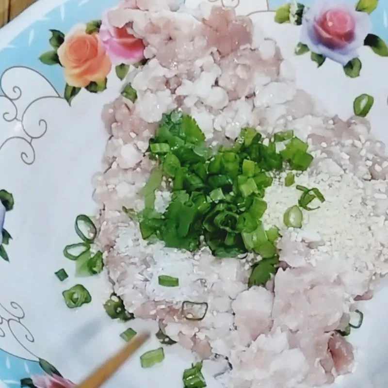 Bước 2 Ướp thịt băm đậm đà Súp thịt băm